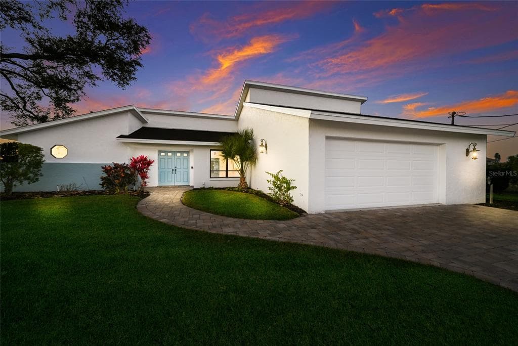 5424 AMERICA DRIVE photo 10