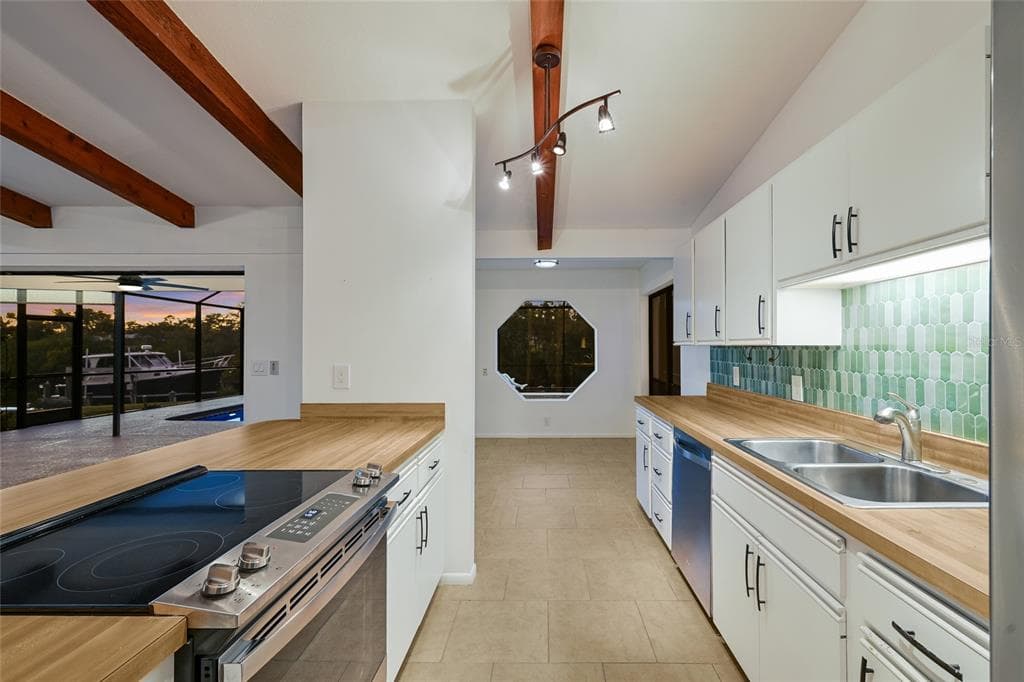 5424 AMERICA DRIVE photo 14