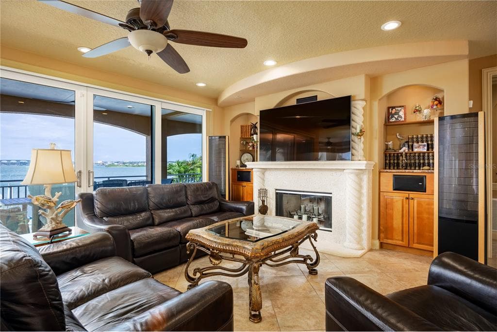 306 HARBOR DRIVE photo 13