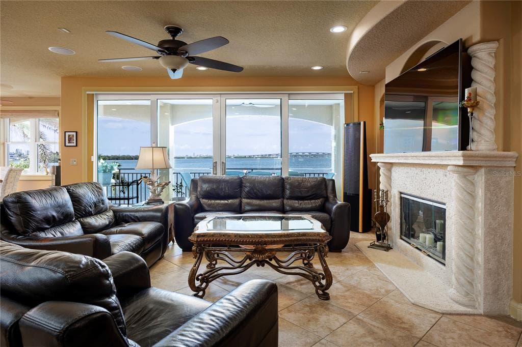 306 HARBOR DRIVE photo 11