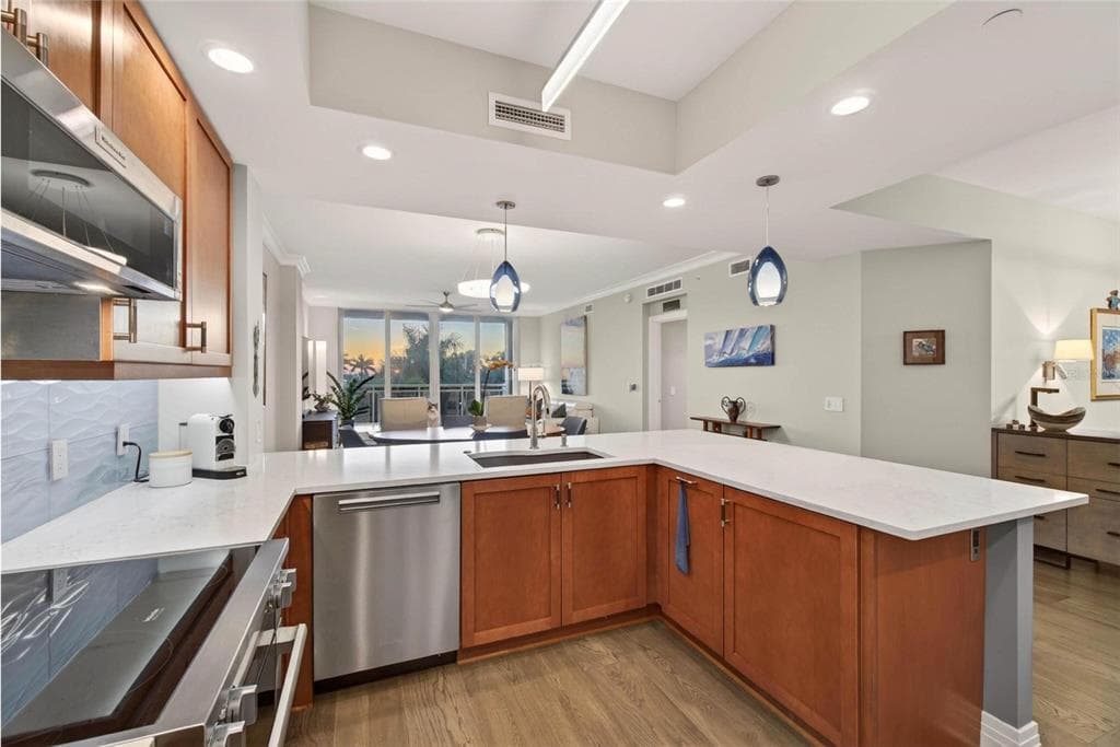 1325 SNELL ISLE BOULEVARD NE 302 photo 6