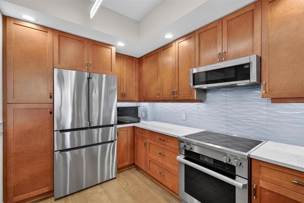 1325 SNELL ISLE BOULEVARD NE 302 photo 10