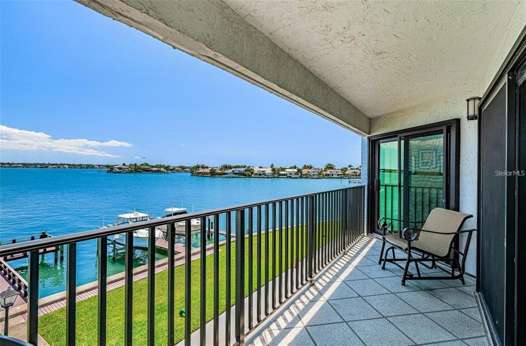 240 SAND KEY ESTATES DRIVE 222 photo 20