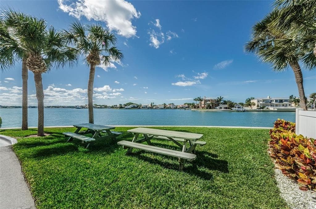 240 SAND KEY ESTATES DRIVE 222 photo 24