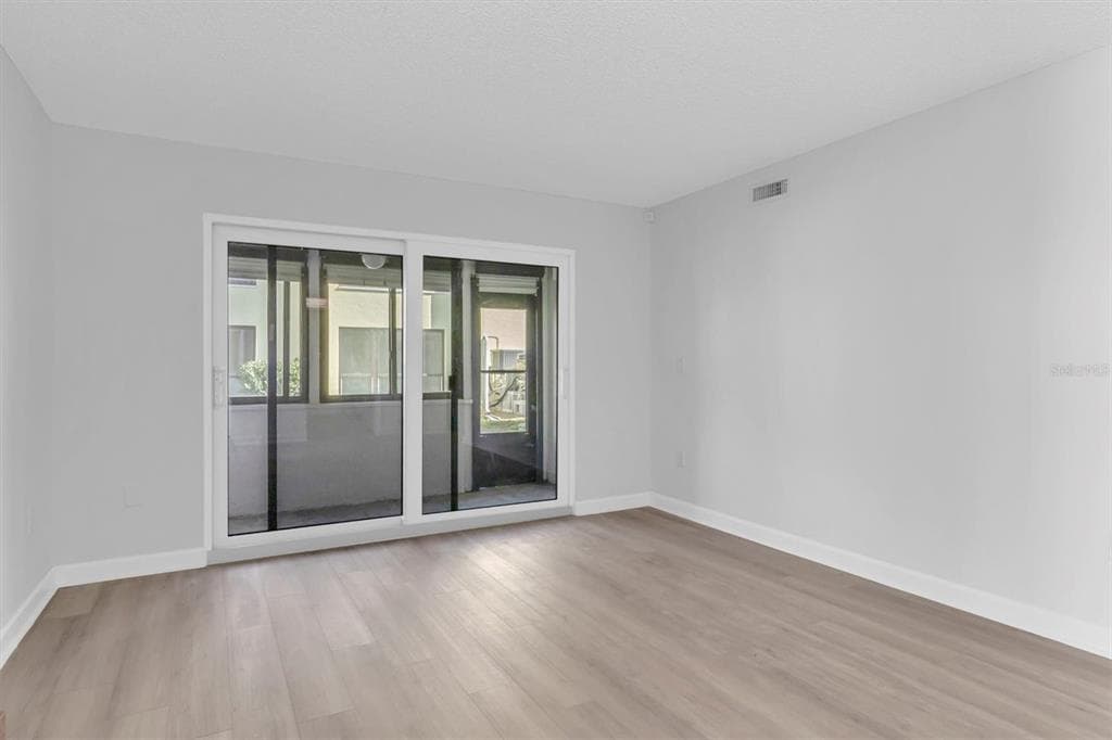 1 WINDRUSH BOULEVARD 87 photo 4