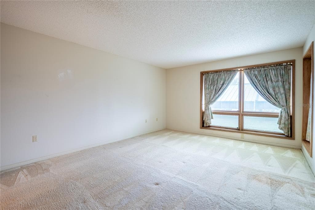 900 PINELLAS BAYWAY S 109 photo 18