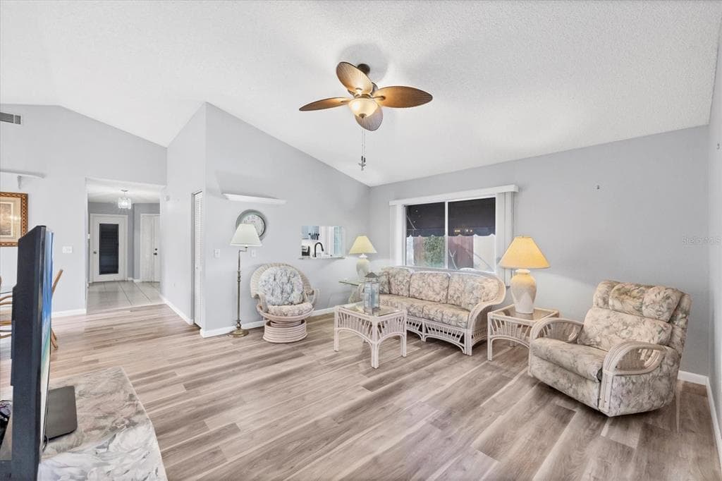 687 LINDEN DRIVE photo 14