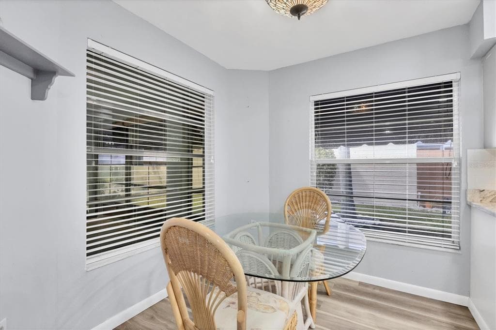 687 LINDEN DRIVE photo 21