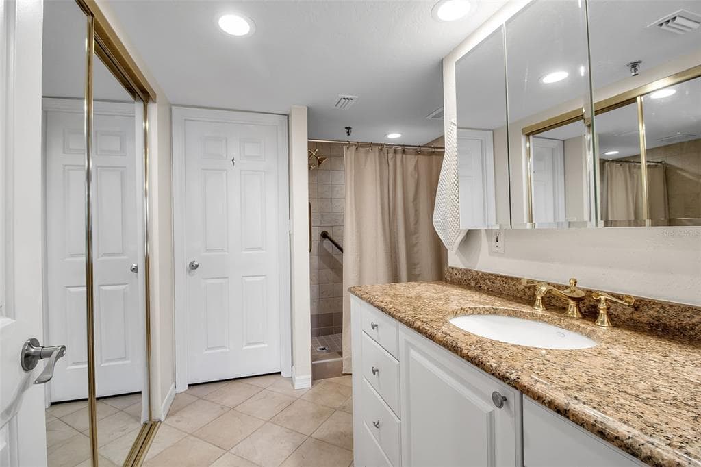 1485 GULF OF MEXICO DRIVE 303 photo 19