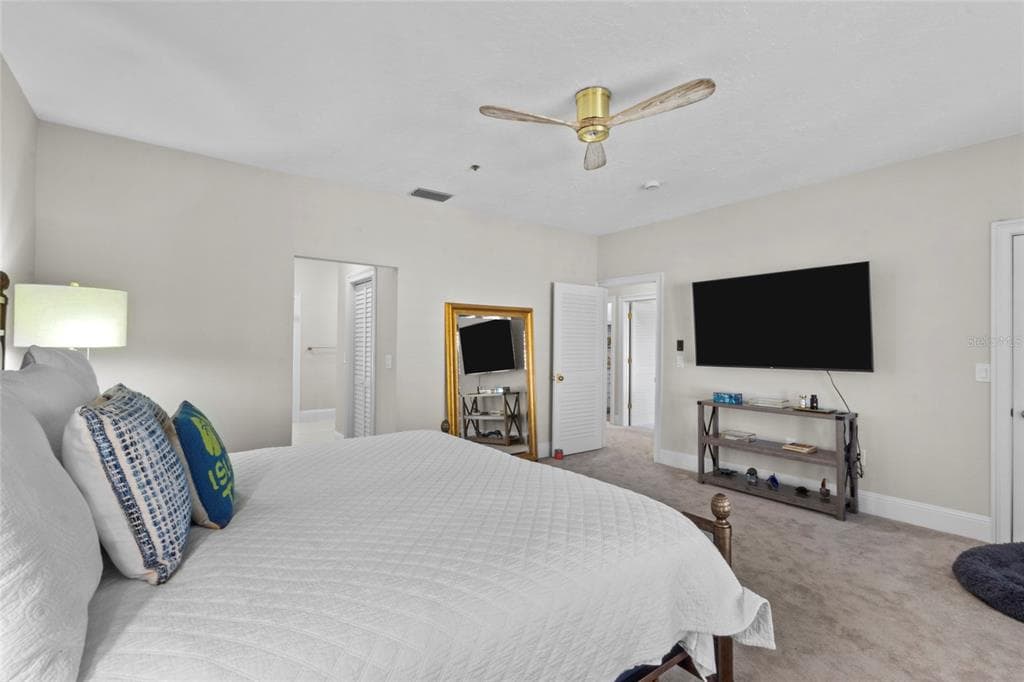 515 FOREST WAY photo 21