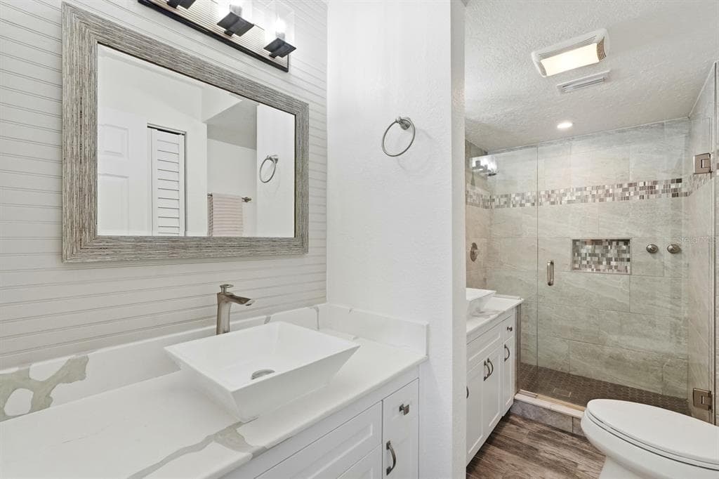 458 BOUCHELLE DRIVE 203 photo 24