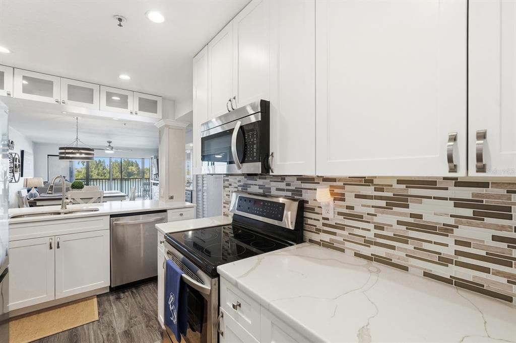 458 BOUCHELLE DRIVE 203 photo 8