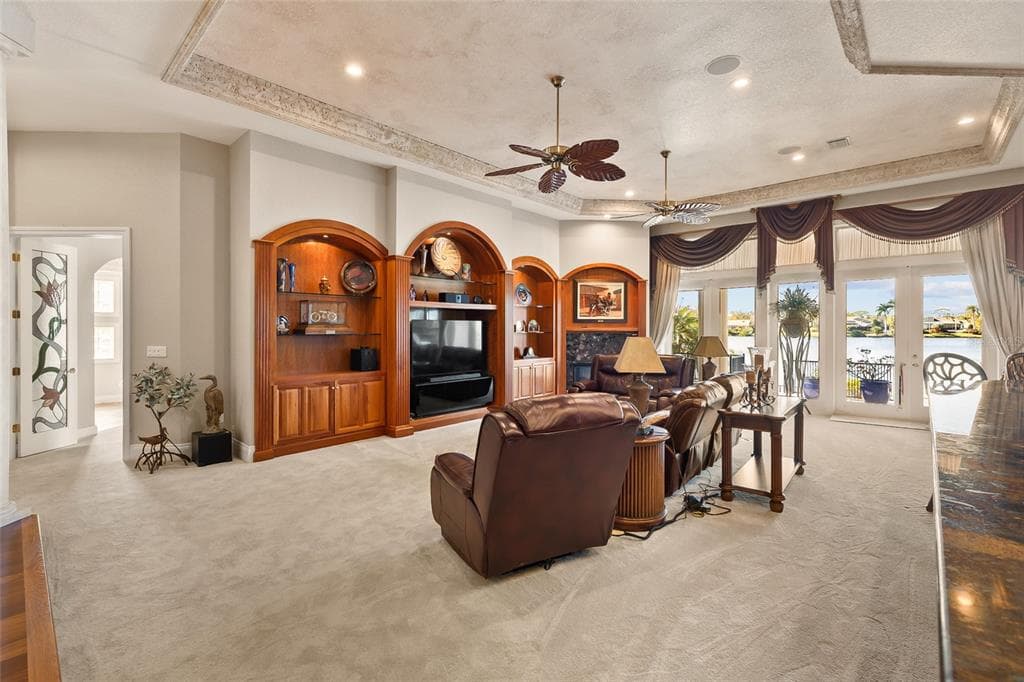 8402 TALLAHASSEE DRIVE NE photo 14