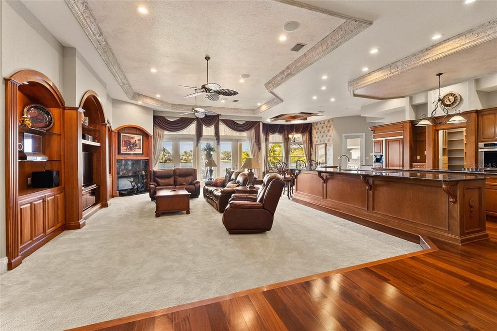 8402 TALLAHASSEE DRIVE NE photo 8