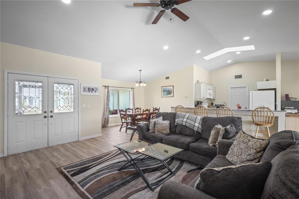 208 ANNAPOLIS LANE photo 6