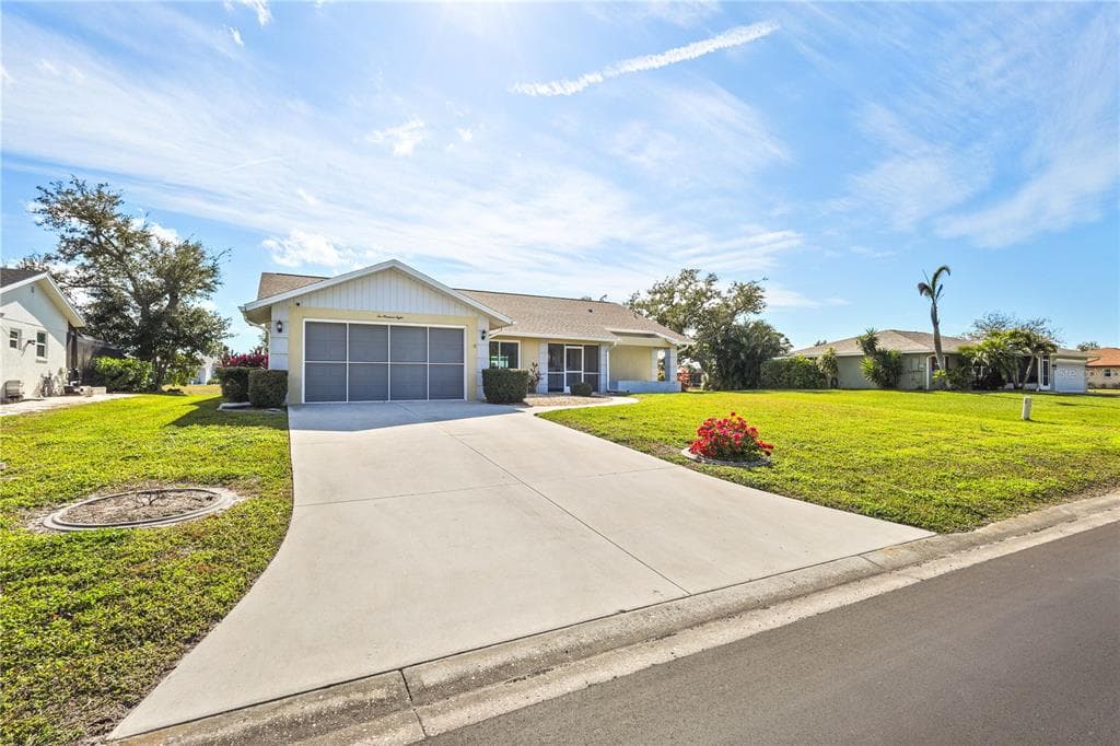 208 ANNAPOLIS LANE photo 1