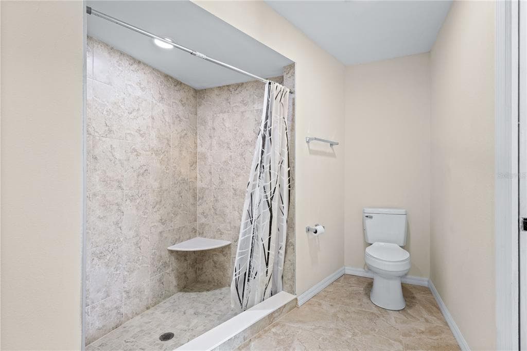 208 ANNAPOLIS LANE photo 18