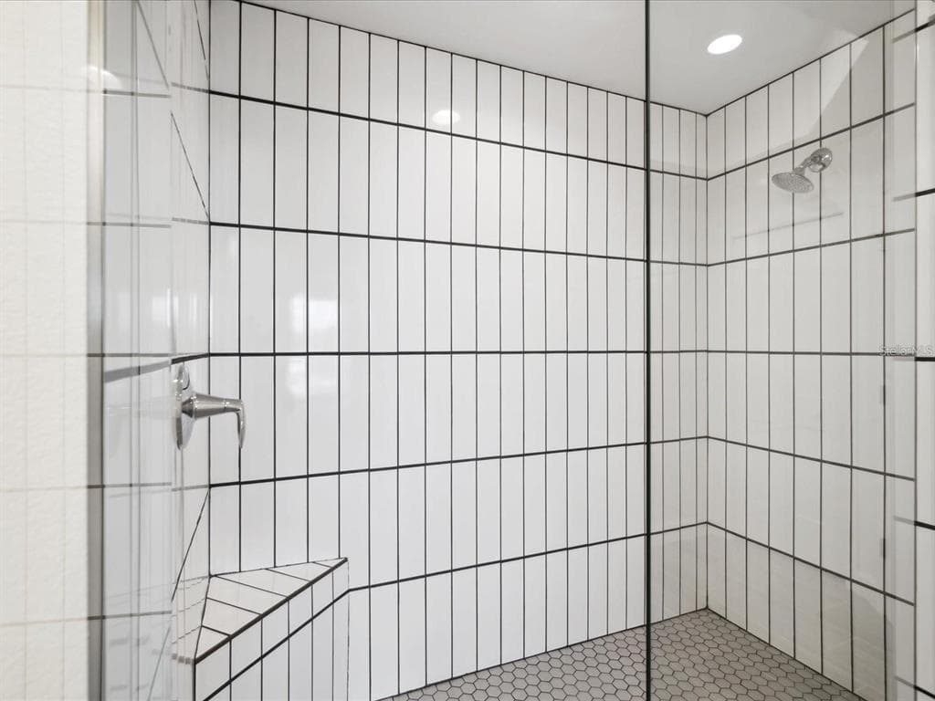 125 ISLAND WAY 304 photo 23