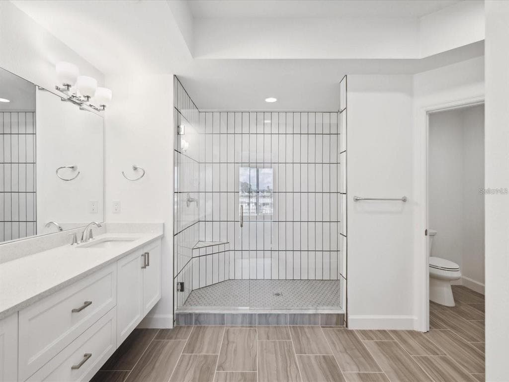 125 ISLAND WAY 304 photo 22