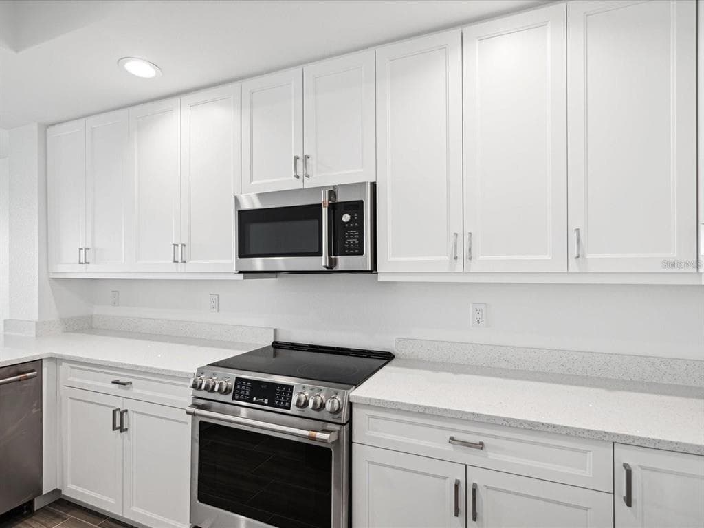 125 ISLAND WAY 304 photo 7