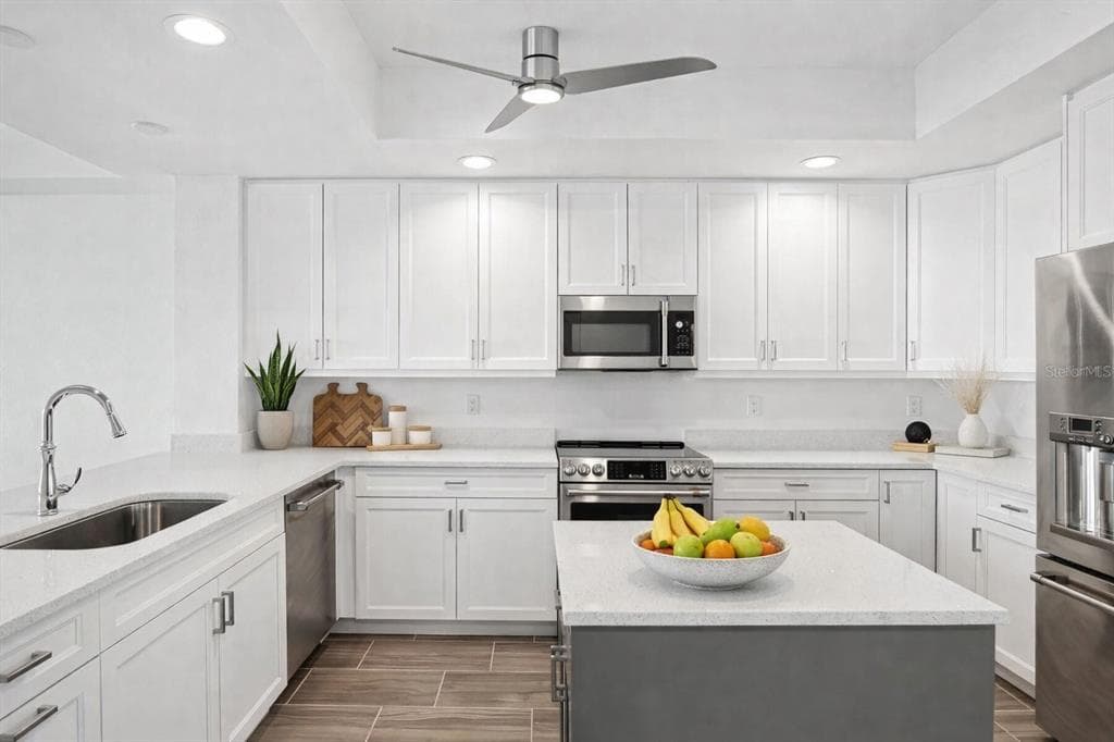 125 ISLAND WAY #304 3
