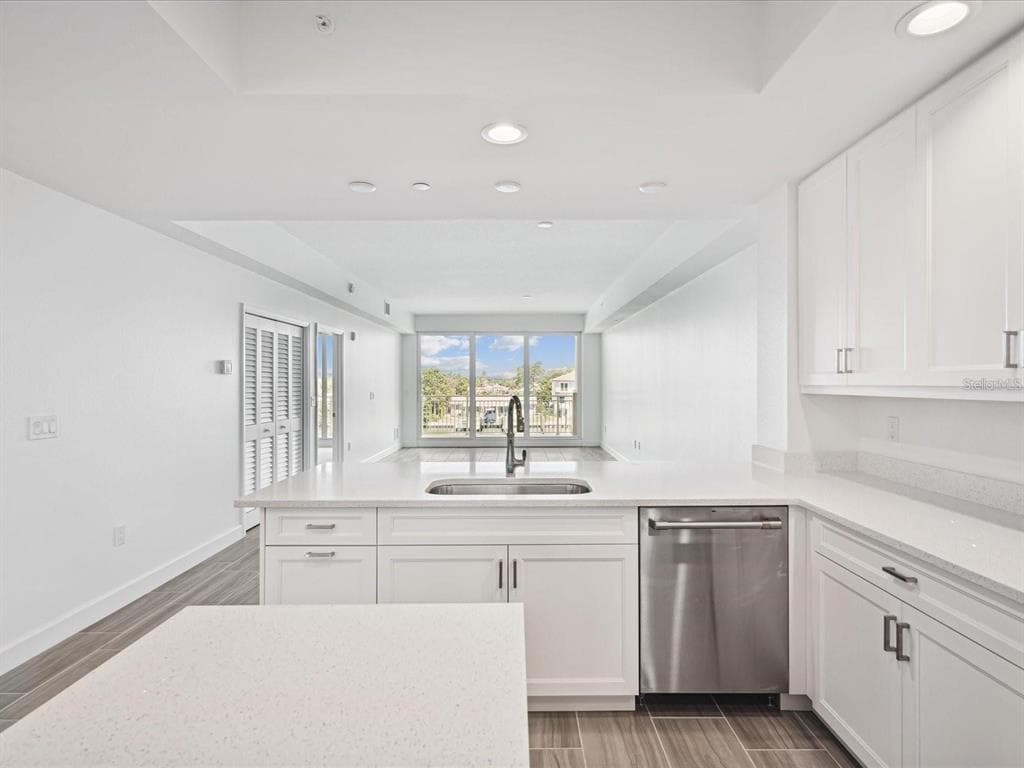 125 ISLAND WAY #304 5