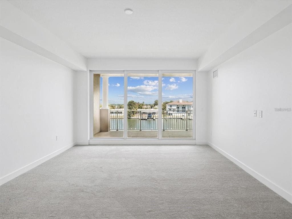 125 ISLAND WAY 304 photo 18