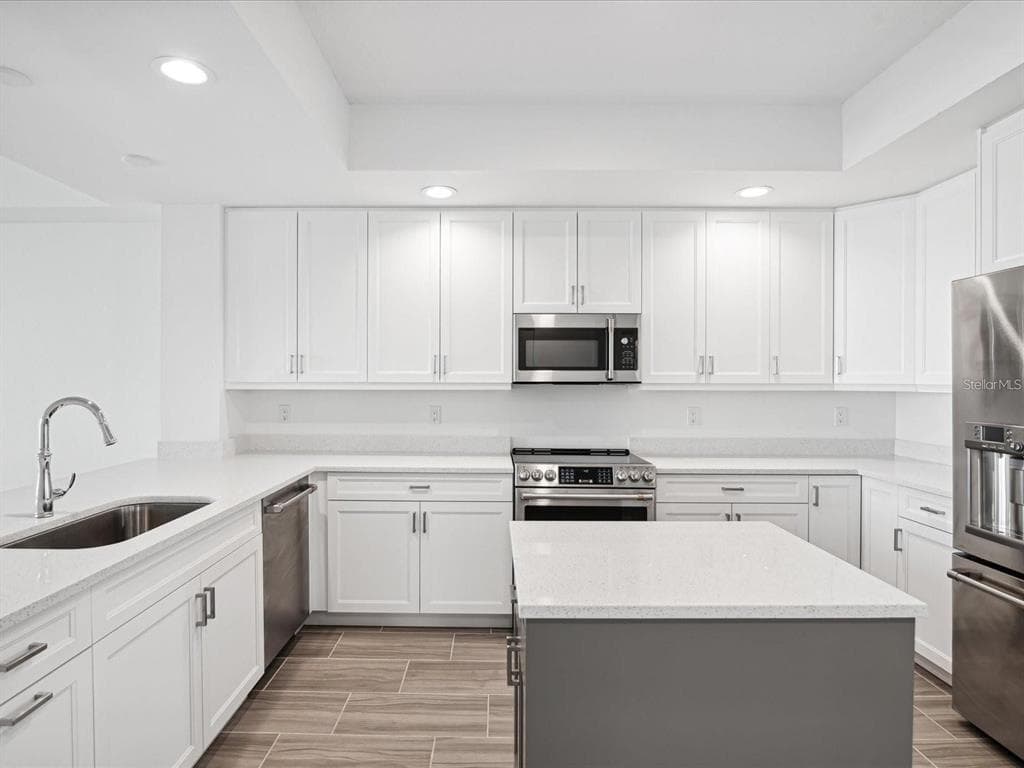 125 ISLAND WAY #304 4