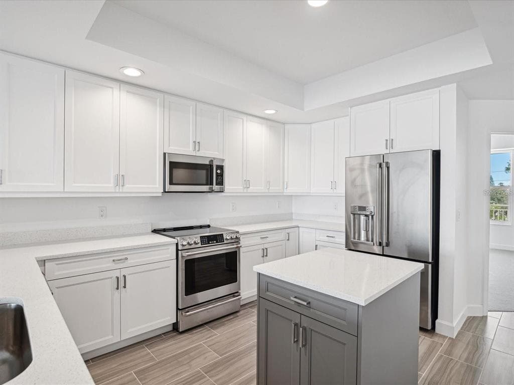 125 ISLAND WAY 304 photo 8