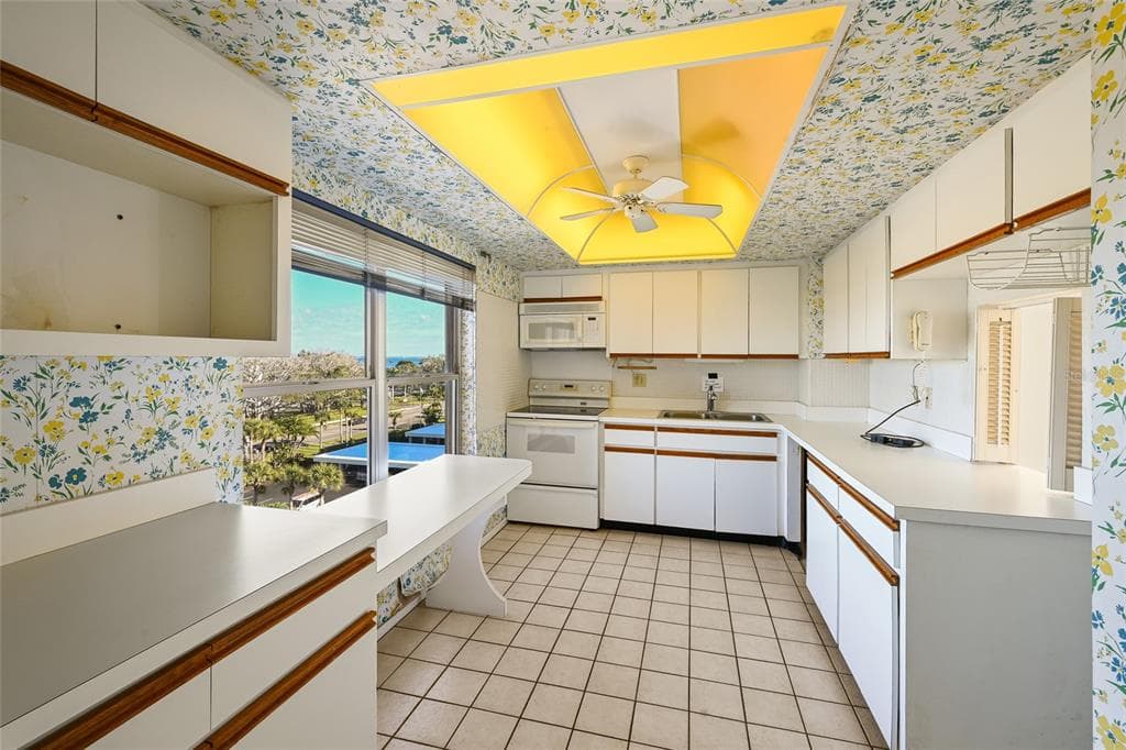 4401 GULF OF MEXICO DRIVE 601 photo 20