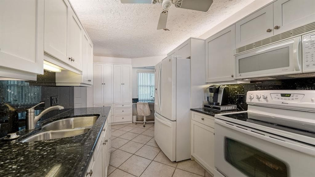 19 WHISPERING SANDS DRIVE 201 photo 8