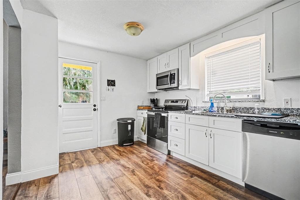 55316 CLAIRE STREET photo 6