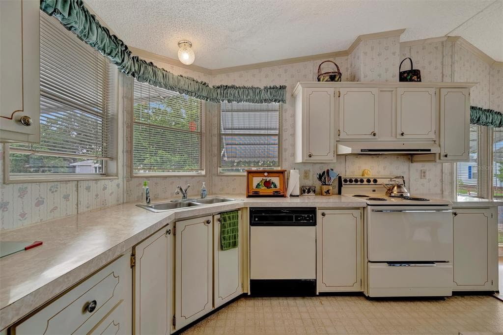 106 N SAINT GEORGE CIRCLE photo 5