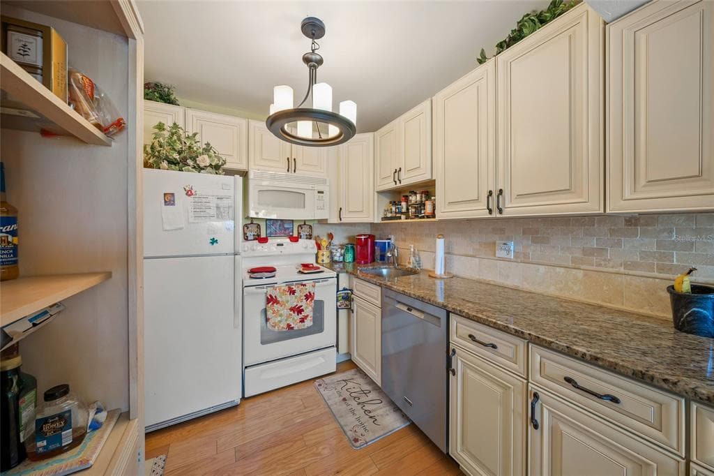 7193 W COUNTRY CLUB DRIVE N 237 photo 14