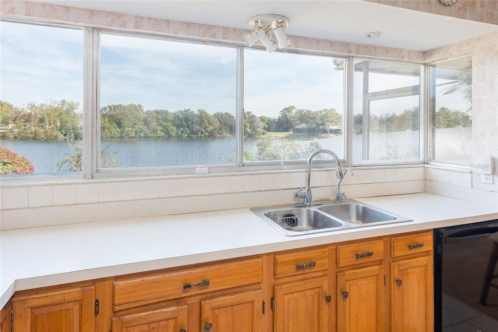 6809 TWELVE OAKS BOULEVARD photo 16