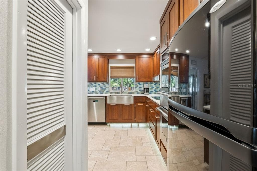 103 S LAKESHORE DRIVE photo 19