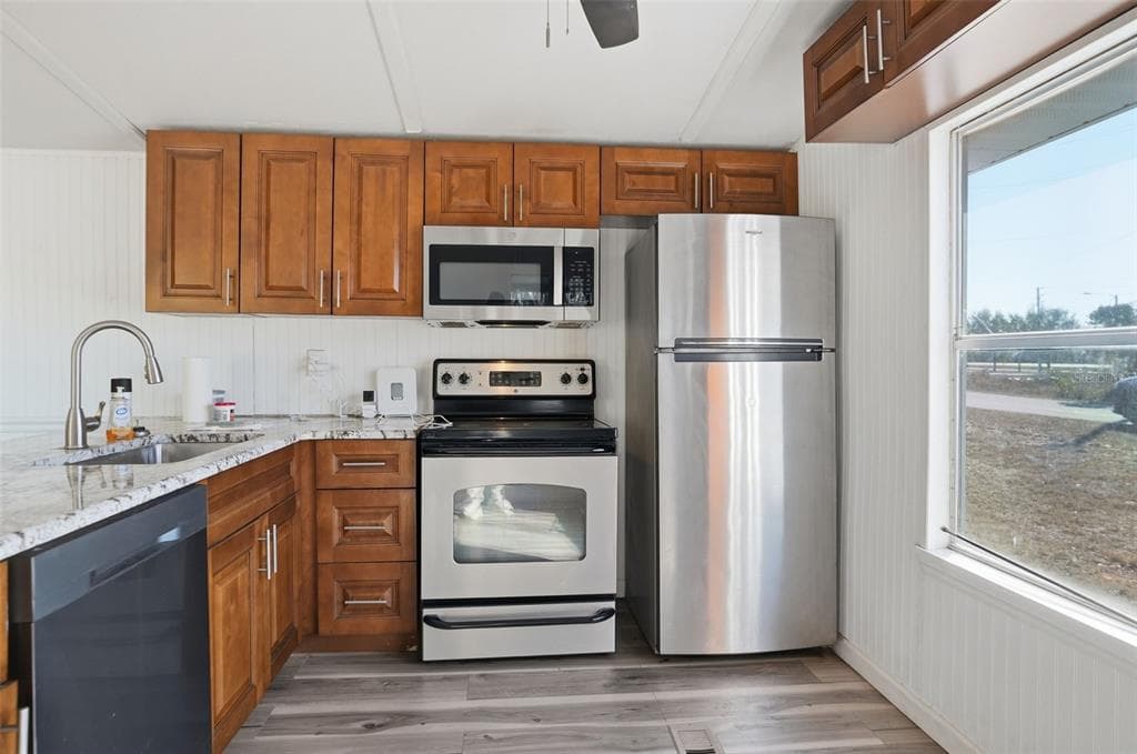 9727 LAKE DRIVE photo 3