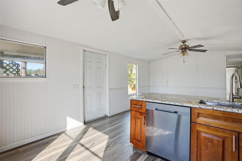 9727 LAKE DRIVE photo 11