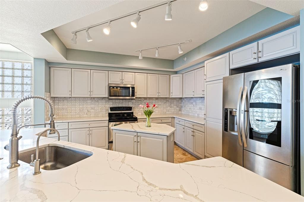 1350 GULF BOULEVARD 704 photo 7