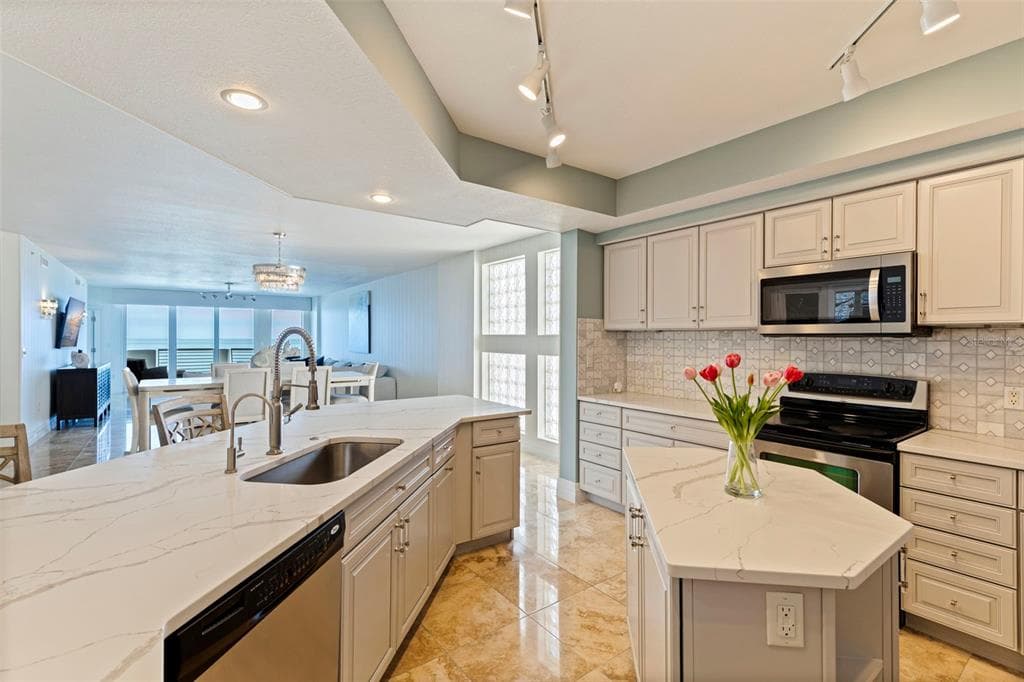 1350 GULF BOULEVARD 704 photo 9