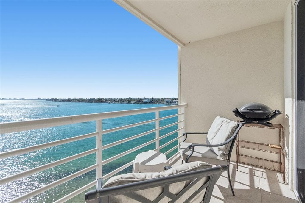 6105 BAHIA DEL MAR CIRCLE 686 photo 23