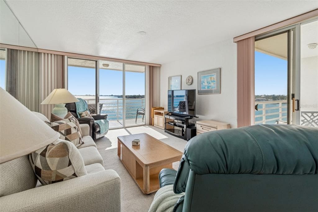 6105 BAHIA DEL MAR CIRCLE 686 photo 5