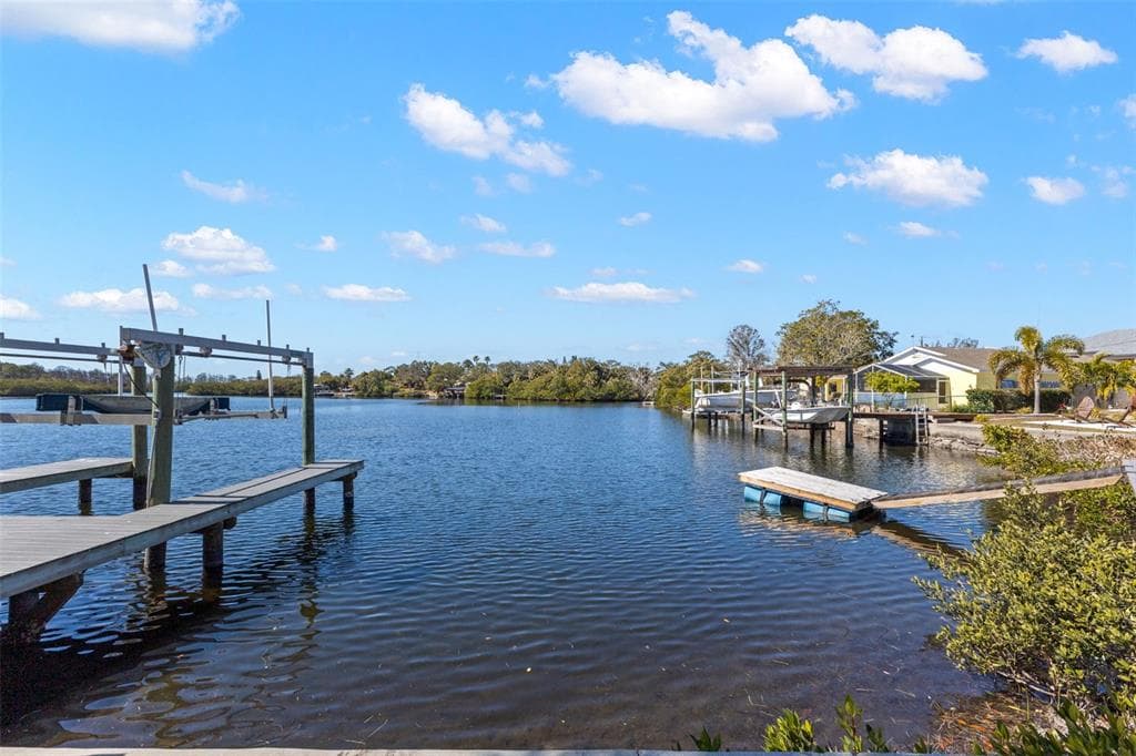 2138 BAYOU DRIVE photo 6