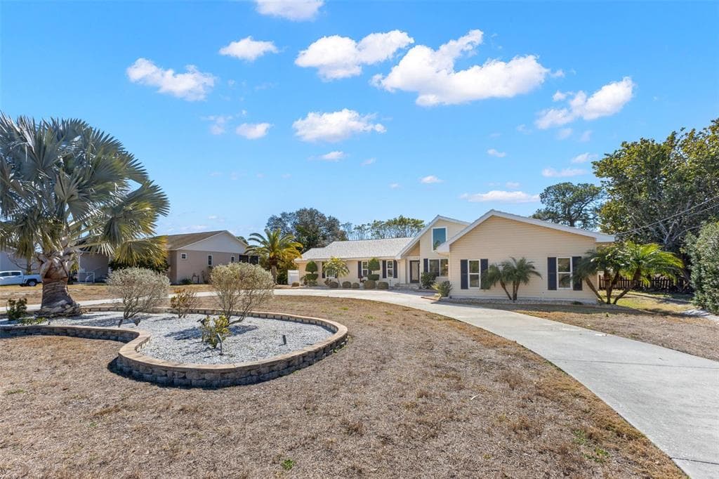 2138 BAYOU DRIVE 4