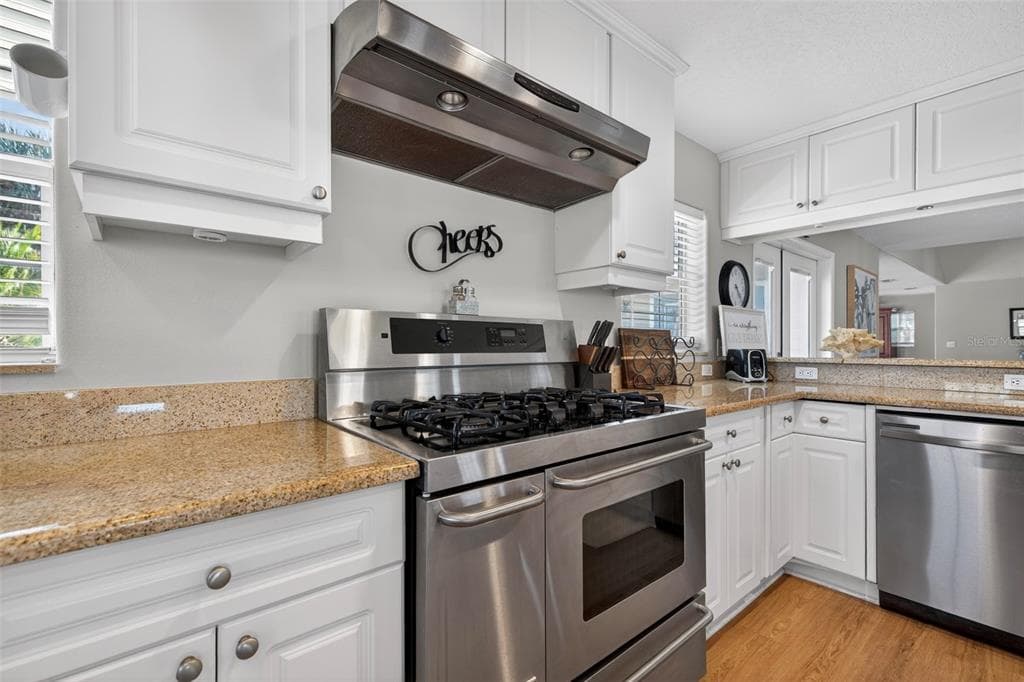 1902 ARROWHEAD DRIVE NE photo 12