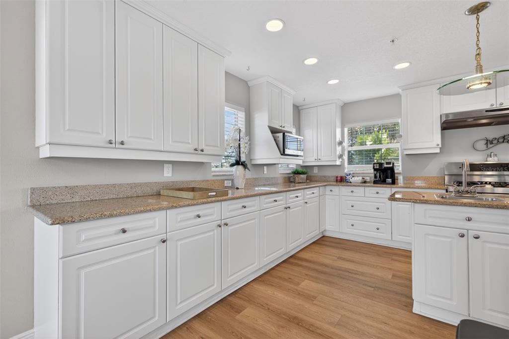 1902 ARROWHEAD DRIVE NE photo 9