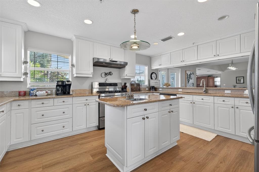 1902 ARROWHEAD DRIVE NE photo 10