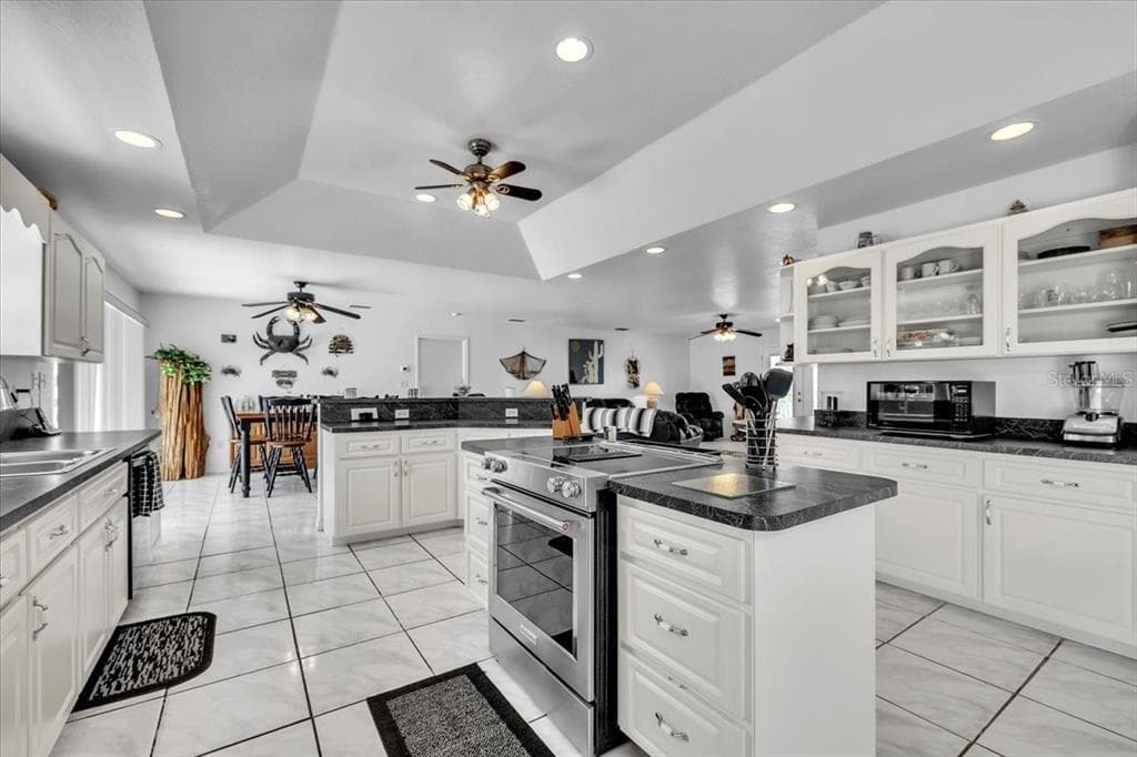 3900 COLONY COURT photo 9