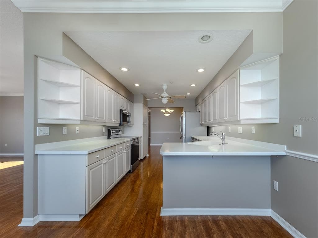 200 HARBOR WALK DRIVE 155 photo 23