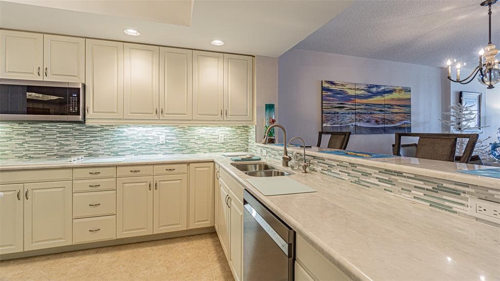 1370 GULF BOULEVARD 703 photo 7